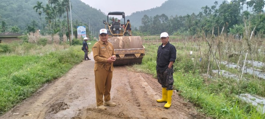 PENGERJAAAN JALAN 